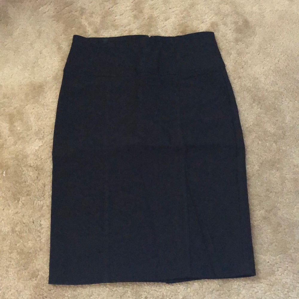 NWT Forever 21 Black Skirt. Size Small. - Picture 1 of 4